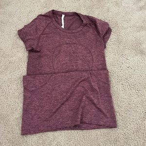 Lululemon Swiftly Tech Tee size 6 in a Heathered Red